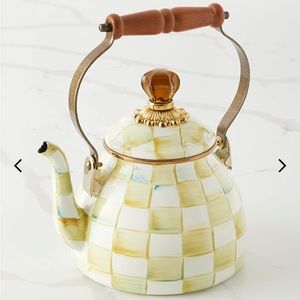 Never used item. I needed a bigger kettle. Beautiful piece.